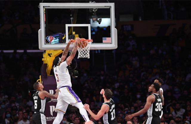 34+15+6制霸内线！浓眉哥令斯台普斯响起MVP呐喊