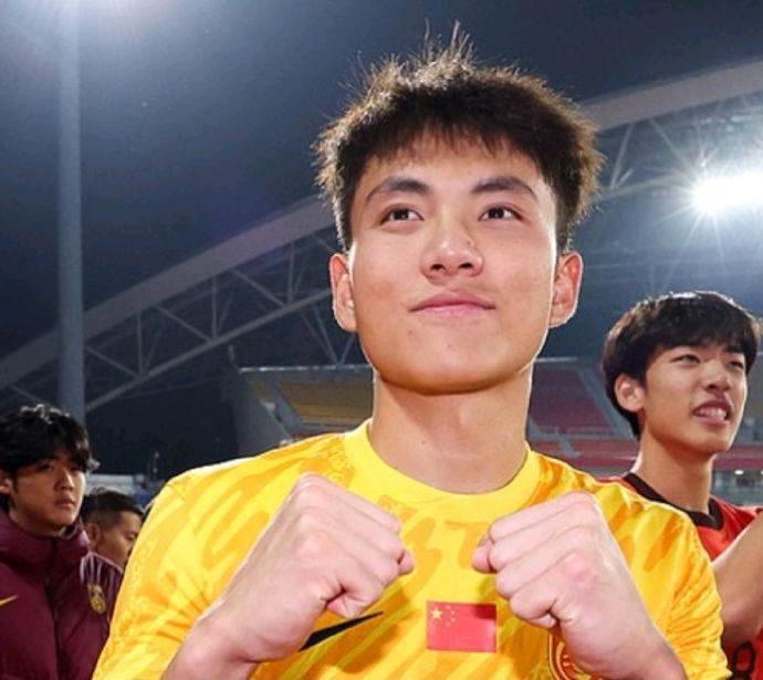 自信!李昊西语调侃安东尼奥:你来讲两句?安帅:你守的门采我干嘛